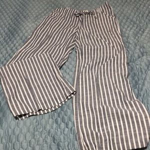 These pants haven’t been worn. Very relaxed fitting, draw string with pockets.